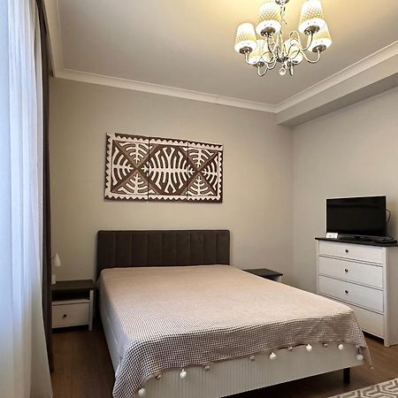 Aikol Guesthouse Bishkek Esterno foto