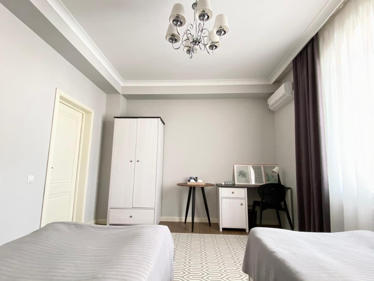 Aikol Guesthouse Bishkek Esterno foto