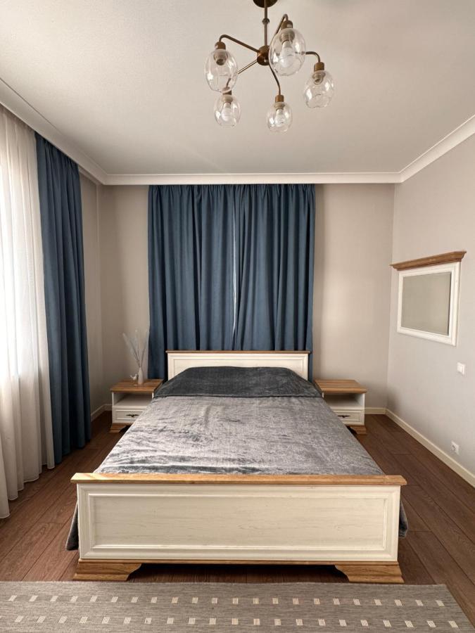 Aikol Guesthouse Bishkek Esterno foto