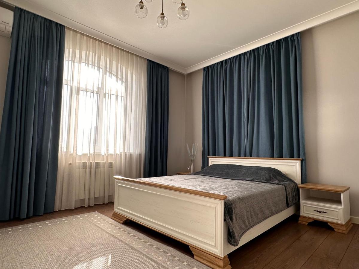 Aikol Guesthouse Bishkek Esterno foto